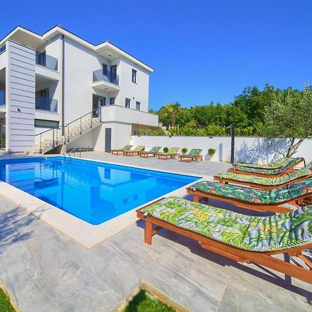 Apartments Paola & Karla With Pool クルク エクステリア 写真