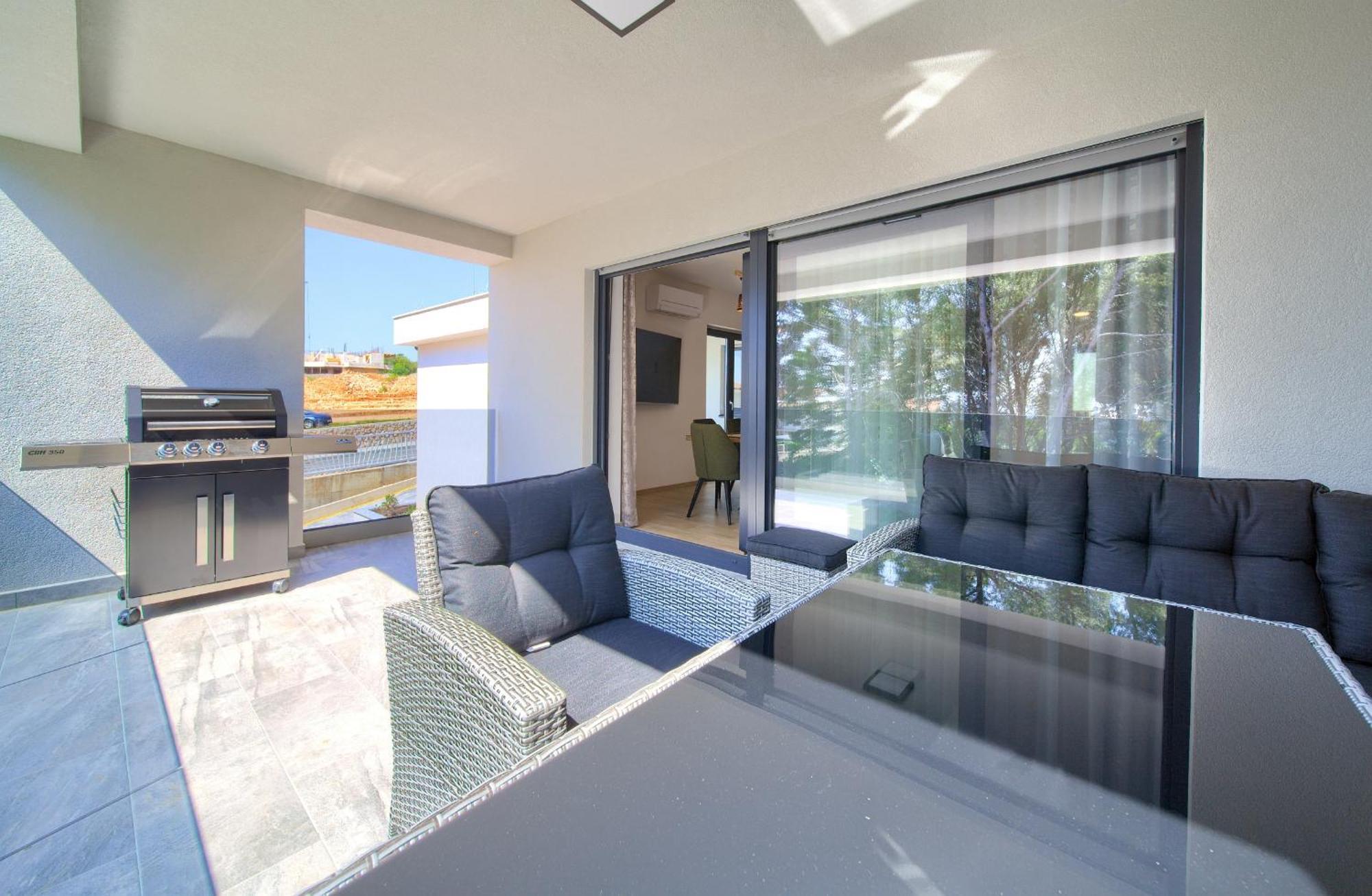 Apartments Paola & Karla With Pool クルク 部屋 写真